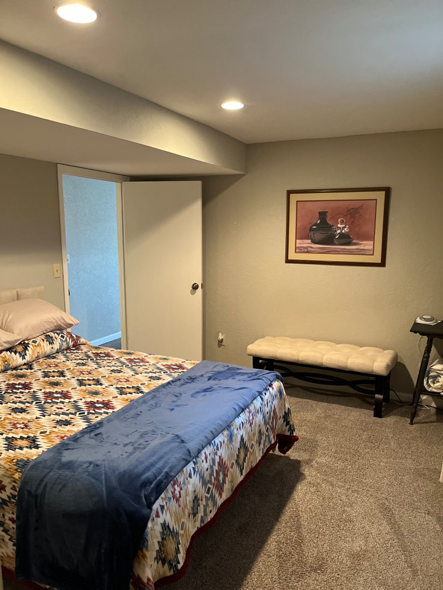 Queen Bedroom