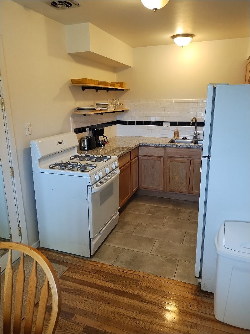 Furnished Finder property 599067_1 photo 6