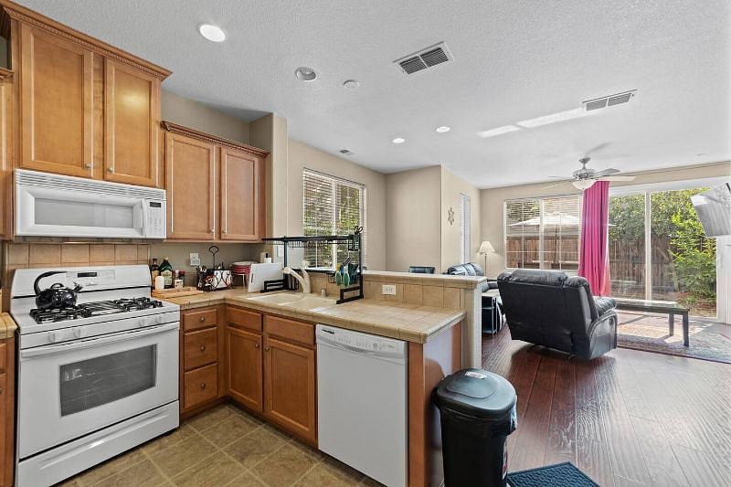 Furnished Finder property 599080_1 photo 4
