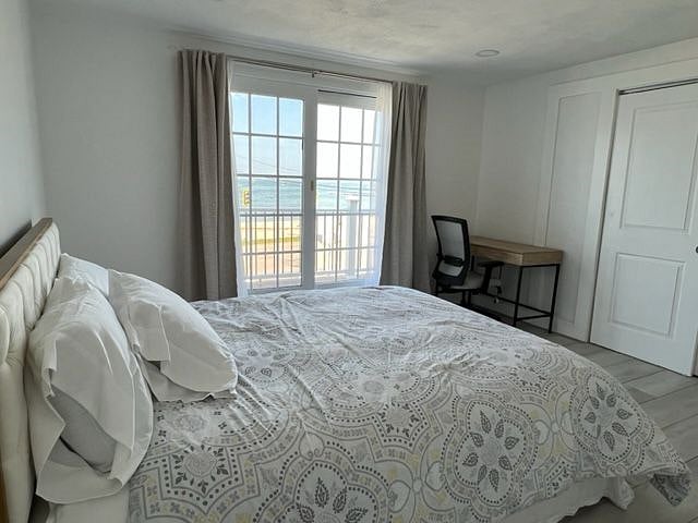 Room #2PB Second Floor
Queen Bed 
Premium Beach Front View
Private Balcony
