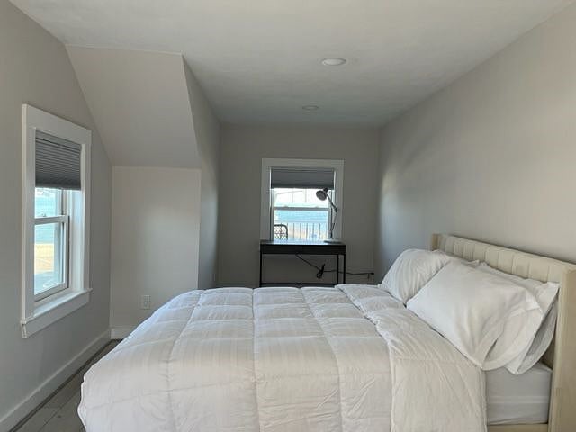 Room #2L Second Floor 
Queen Bed