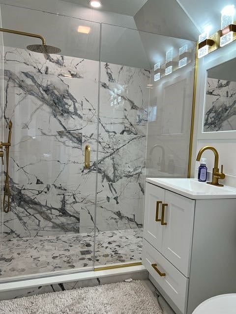 1ST FL Bathroom Stand up Shower w/ Rain Shower Head
