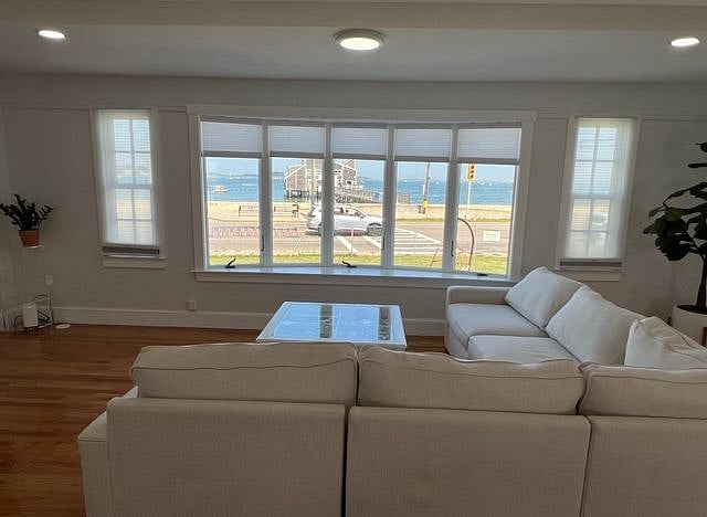 Living Room 
Grand View of Beach