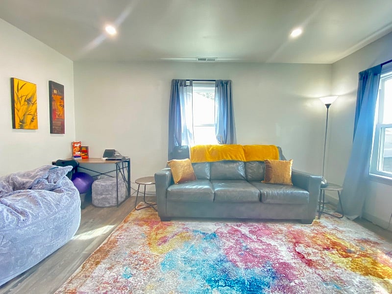 Get ready to unwind in this bright and inviting space adorned with a vibrant carpet that adds a pop of energy to your stay. Relax, recharge, and soak up the cheerful ambiance of this lively retreat. Welcome to your home away from home!