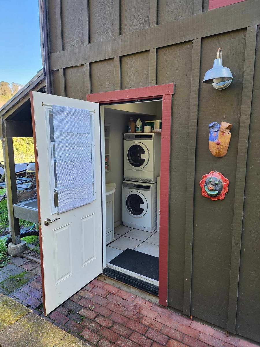 Laundry room and 1/2 bath ( common space) within 10' of apartment entrance