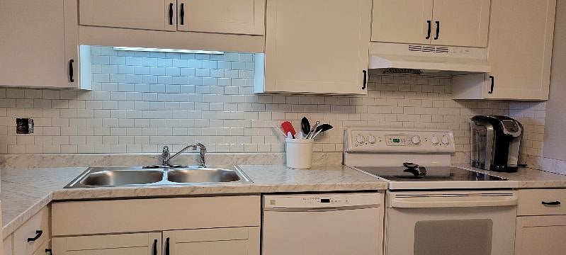 Medical Center Condo. Fully stocked Kitchen.