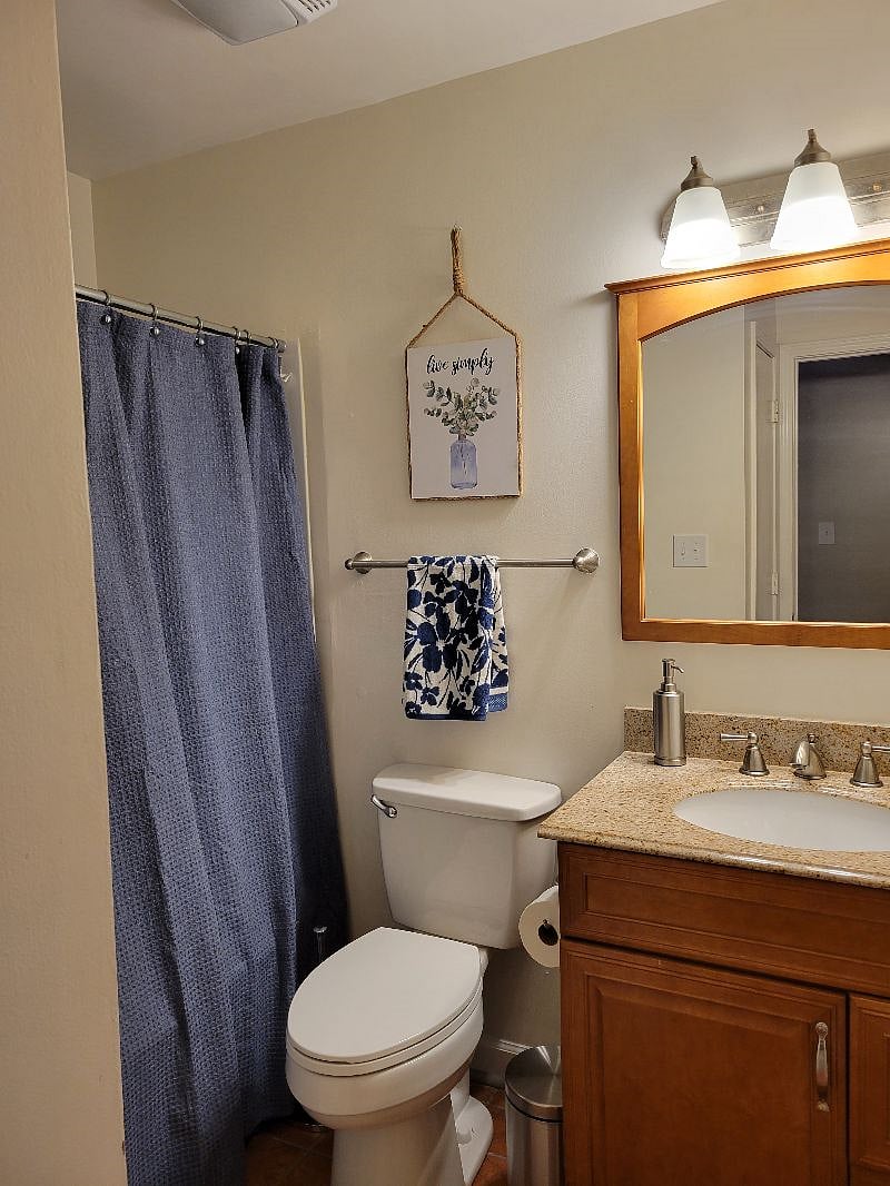 Northside Condo. Full bathroom with tub/shower.