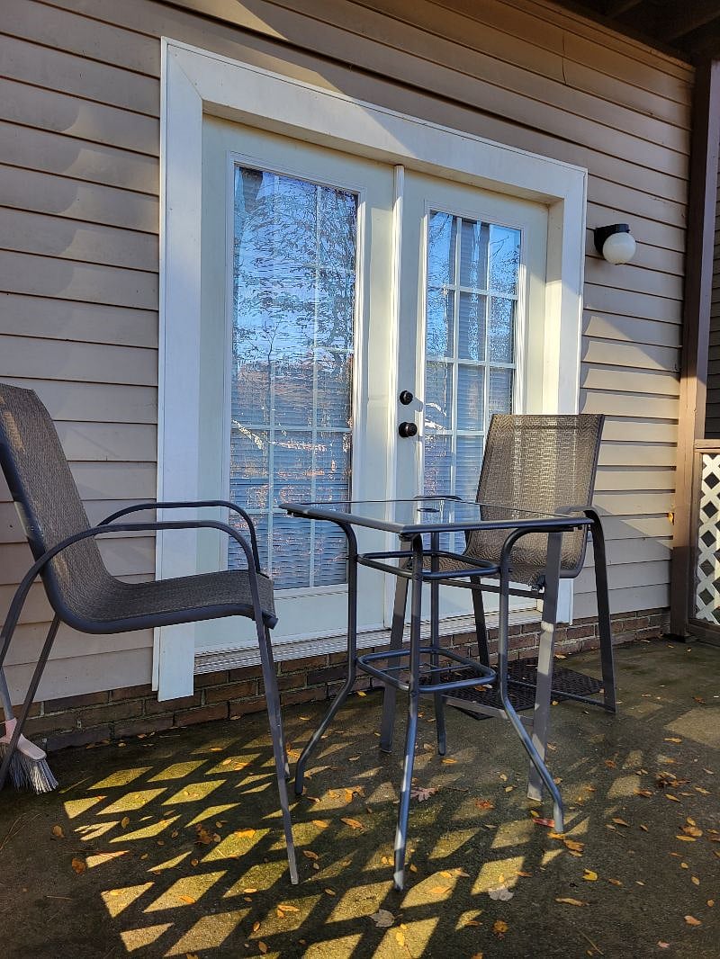 Northside Condo. Covered Patio.