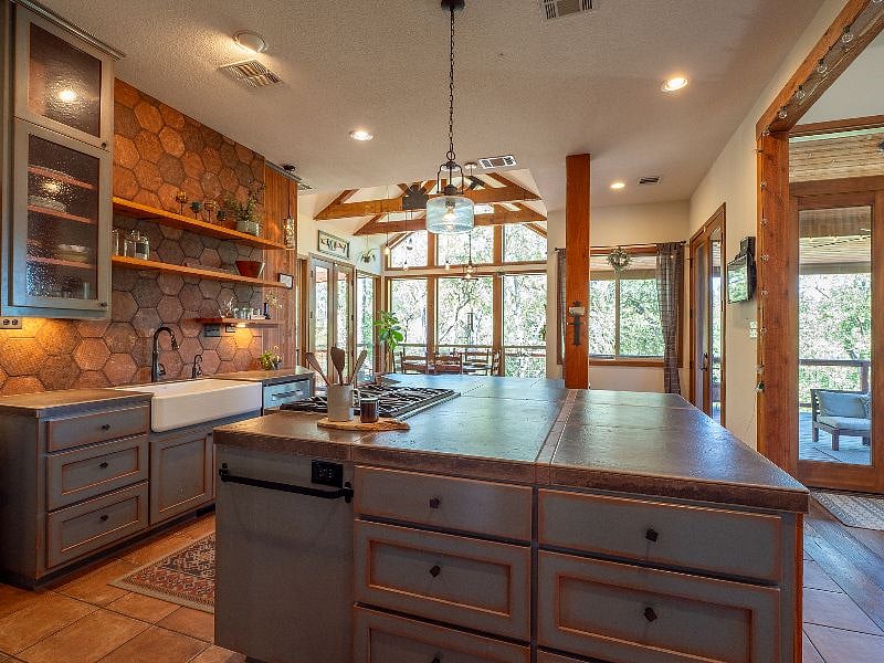 Furnished Finder property 599294_1 photo 15