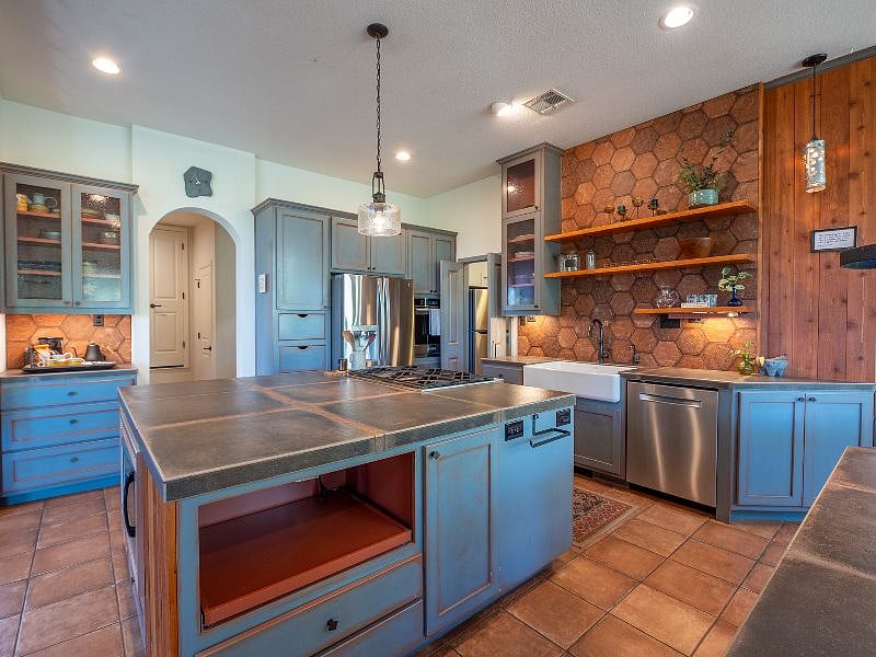 Furnished Finder property 599294_1 photo 17