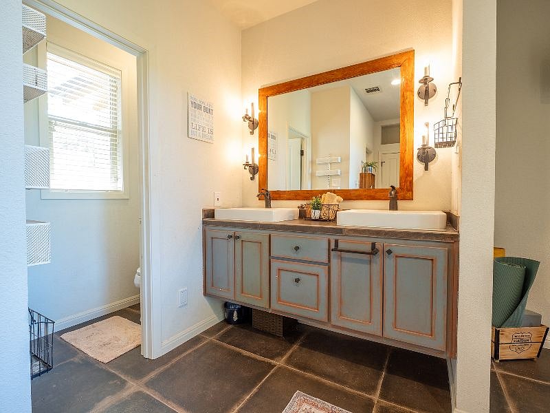 Furnished Finder property 599294_1 photo 24