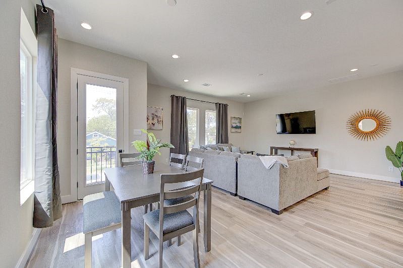 Furnished Finder property 599355_1 photo 16
