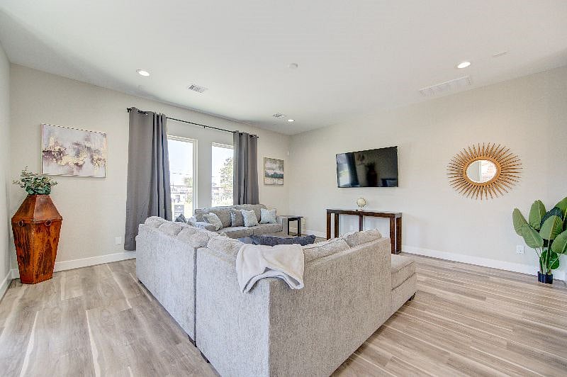 Furnished Finder property 599355_1 photo 10