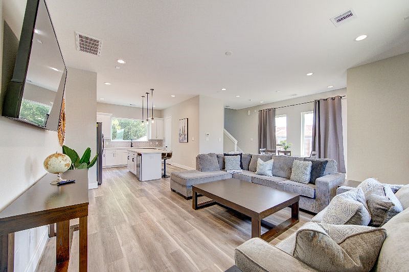 Furnished Finder property 599355_1 photo 7