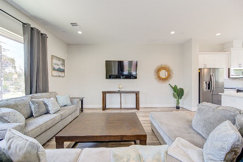 Furnished Finder property 599355_1 photo 8