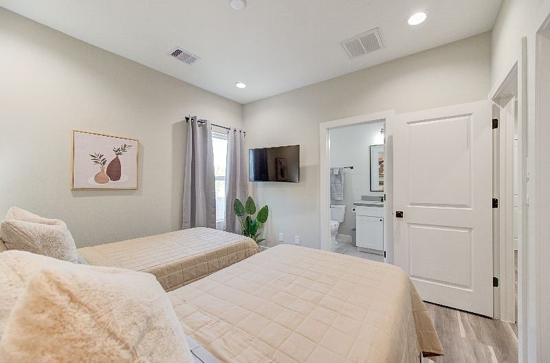 Furnished Finder property 599355_1 photo 27