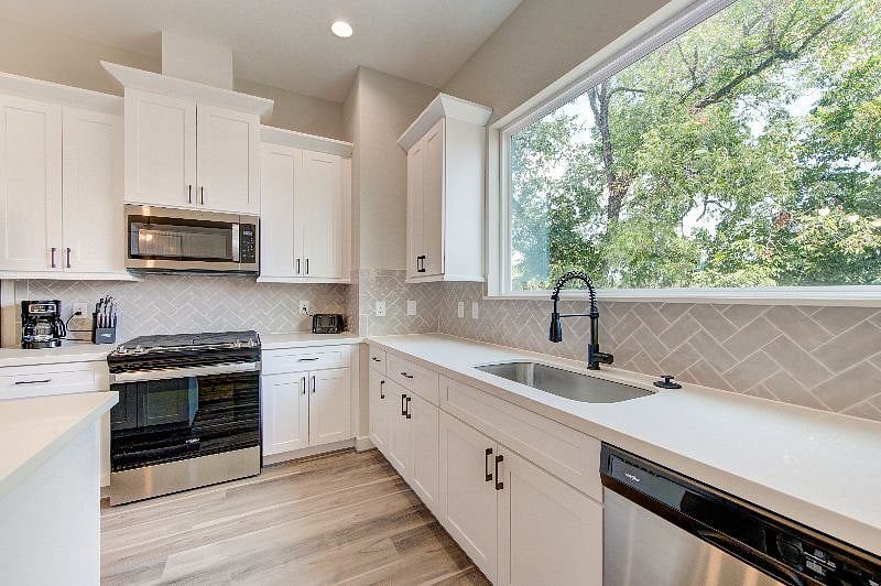 Furnished Finder property 599355_1 photo 12