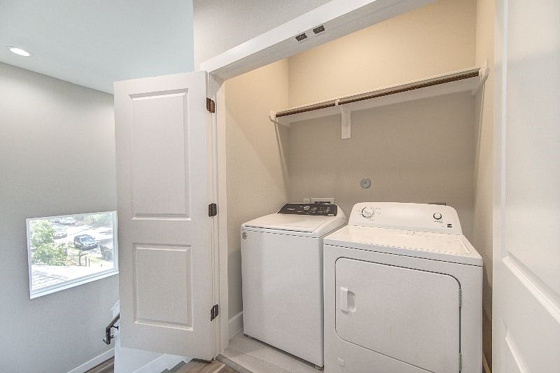 Furnished Finder property 599355_1 photo 30