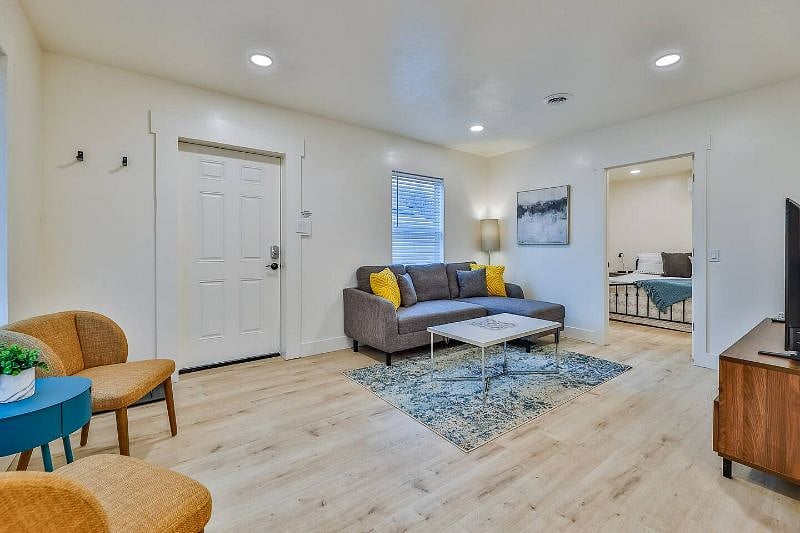 Furnished Finder property 599390_1 photo 3