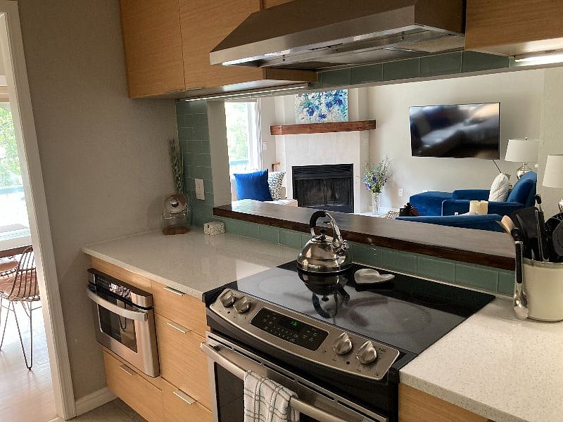 Main Kitchen (second floor)