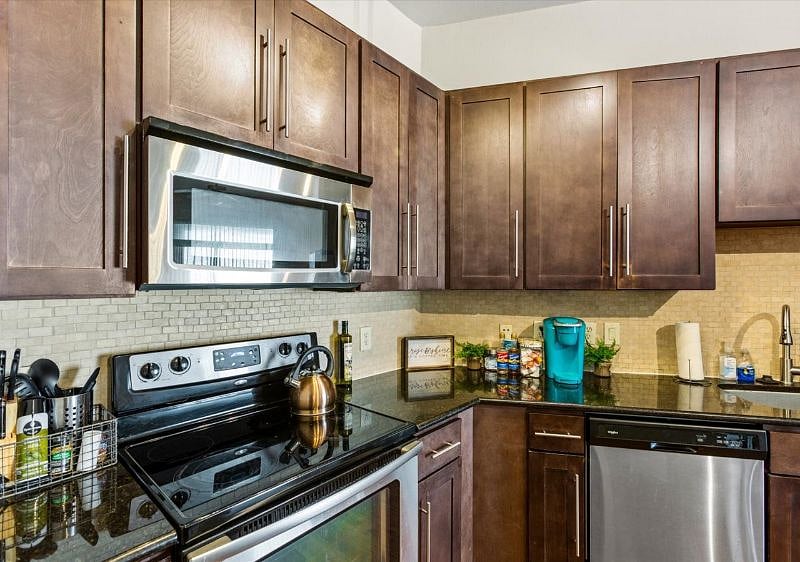 Furnished Finder property 599809_1 photo 8