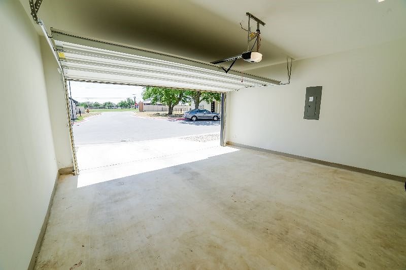 Full 2-car garage