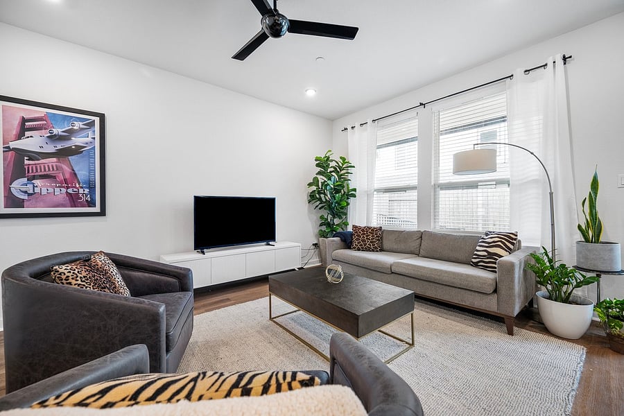 Spacious modern family room
