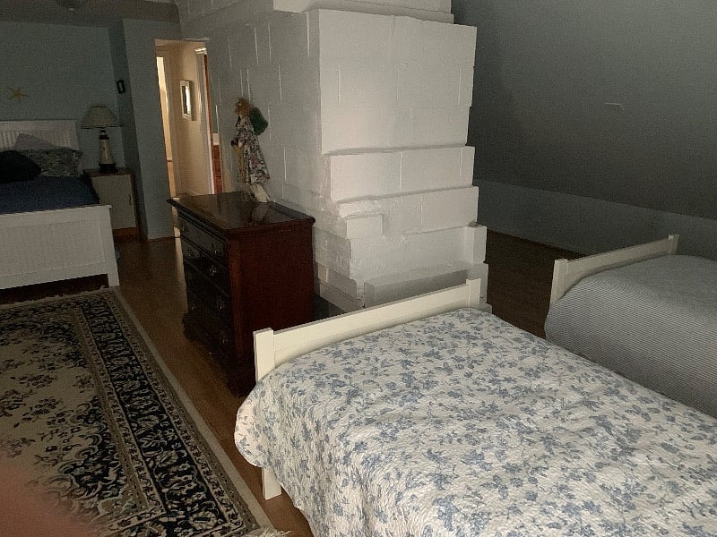 Upstairs- 2 twins and a King , Dresser and Closet Oversized Room