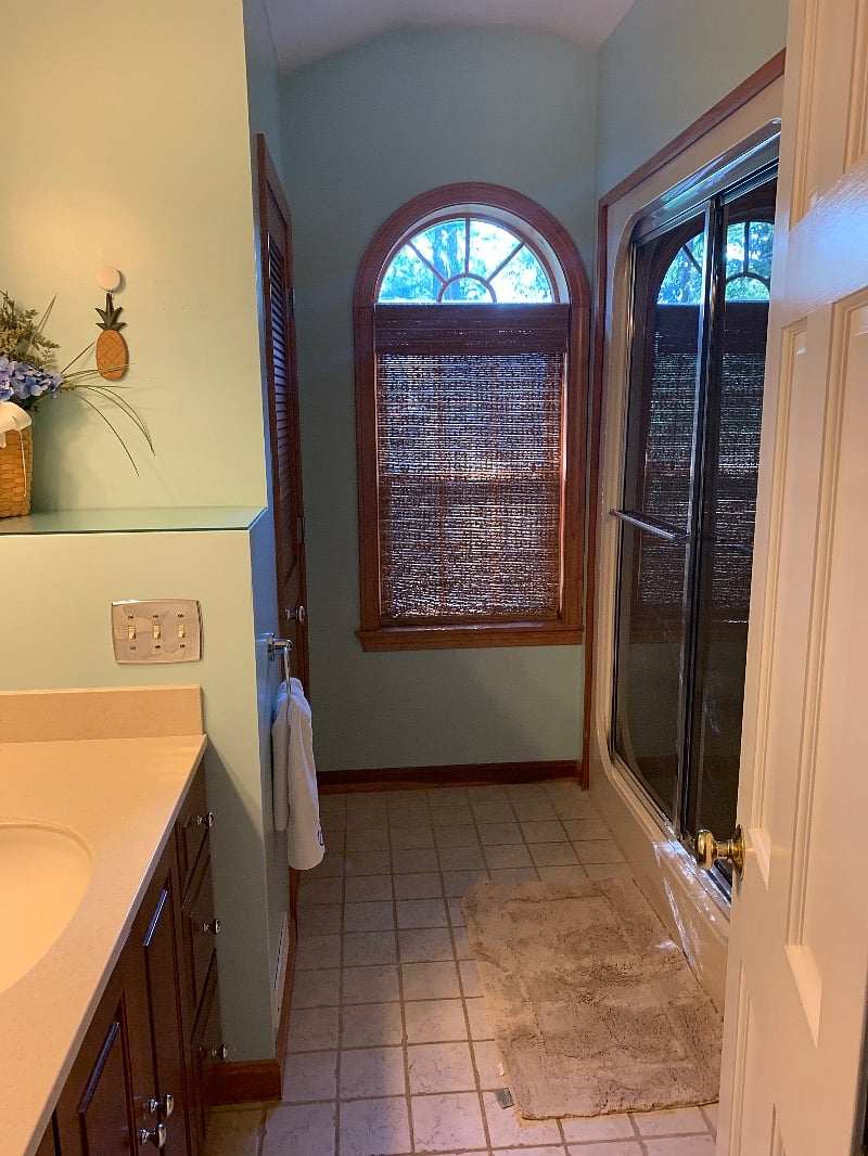 Upstairs Full bath shower and linen closet