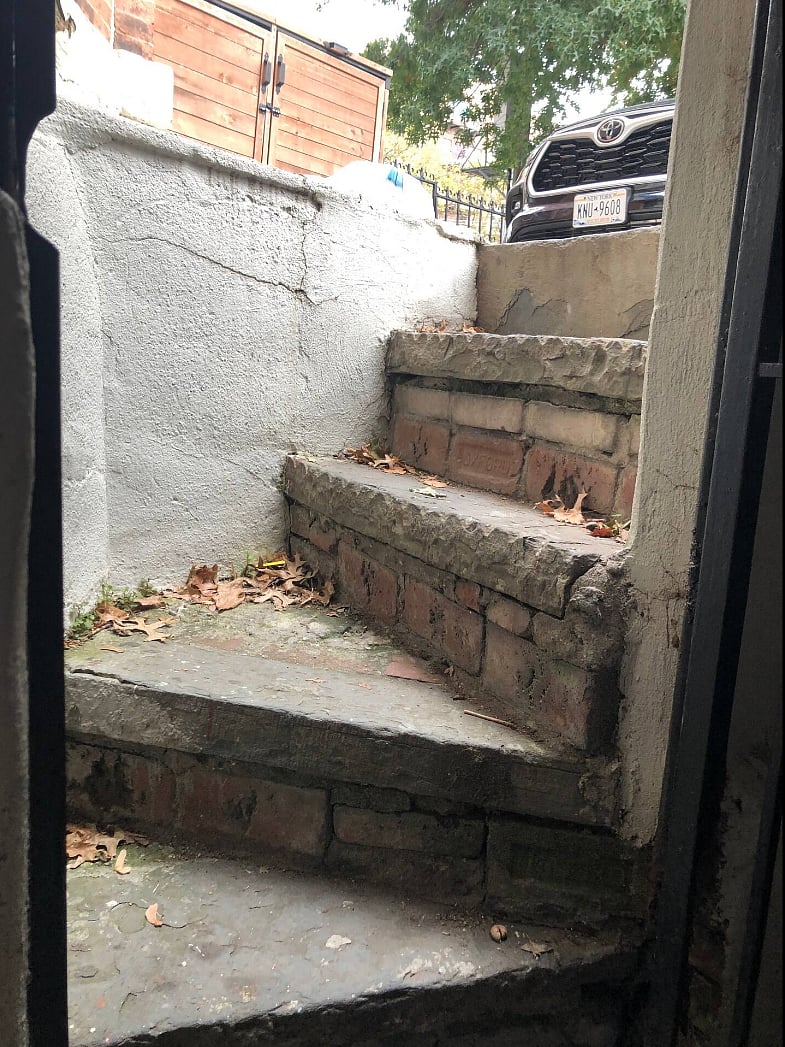 Please note there are about 6 steps down to the unit