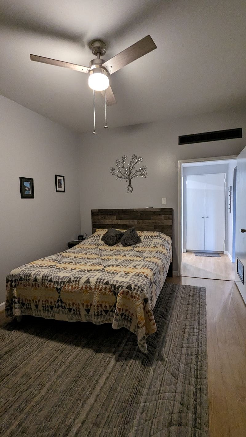 Bedroom with queen adjustable bed