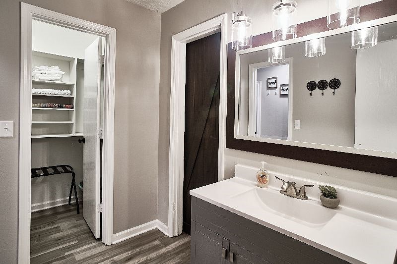Furnished Finder property 600104_1 photo 8