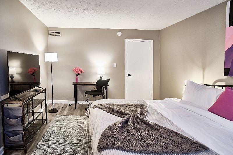 Furnished Finder property 600104_1 photo 27