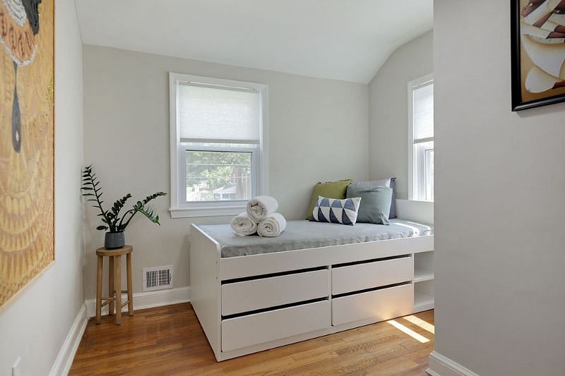 Upstairs bedroom #3 (twin size bed). Can be used as office space as well
