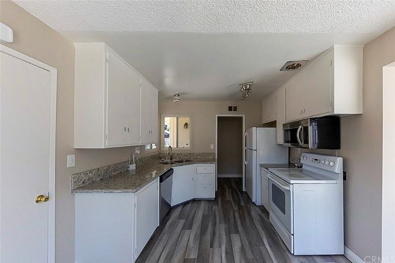 Furnished Finder property 600216_1 photo 6