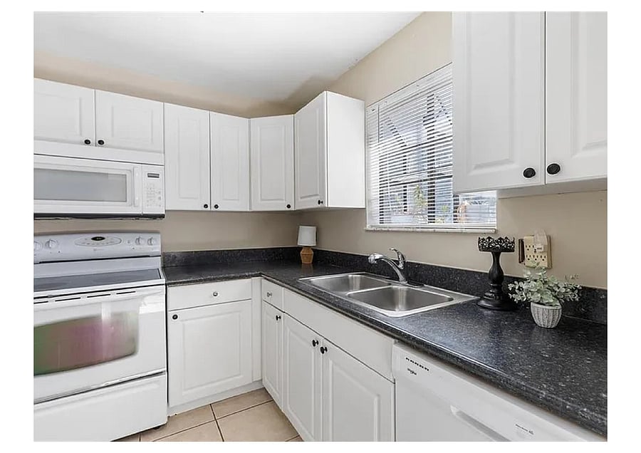 Furnished Finder property 600315_1 photo 8