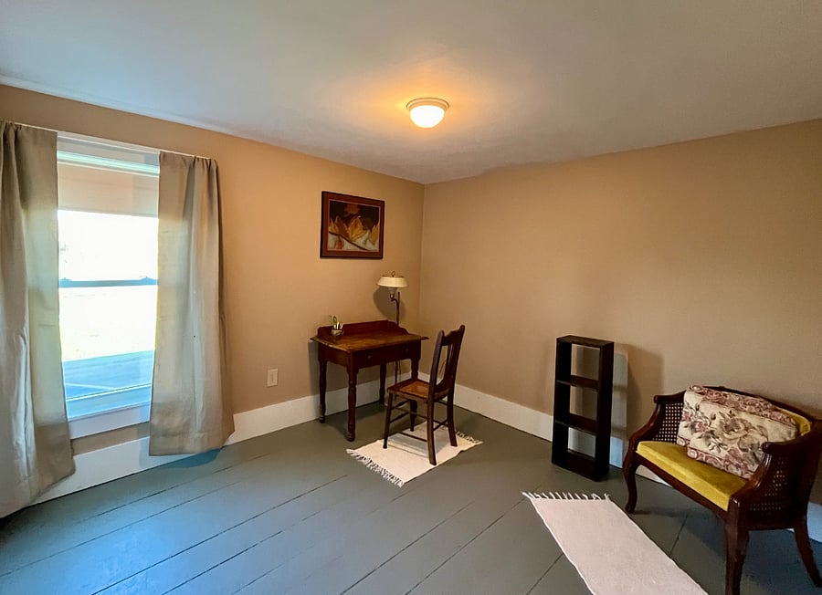 Spare room - for study or guest room