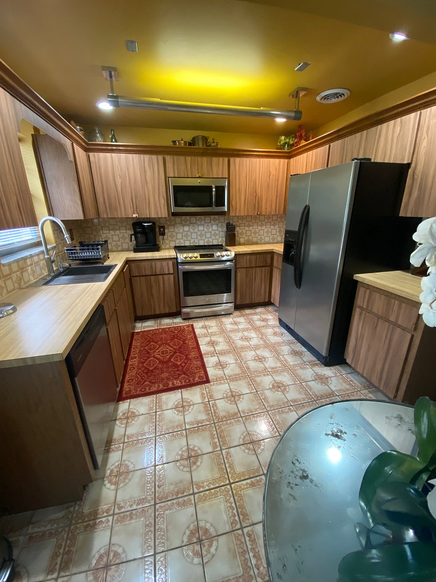 Fully equipped large kitchen