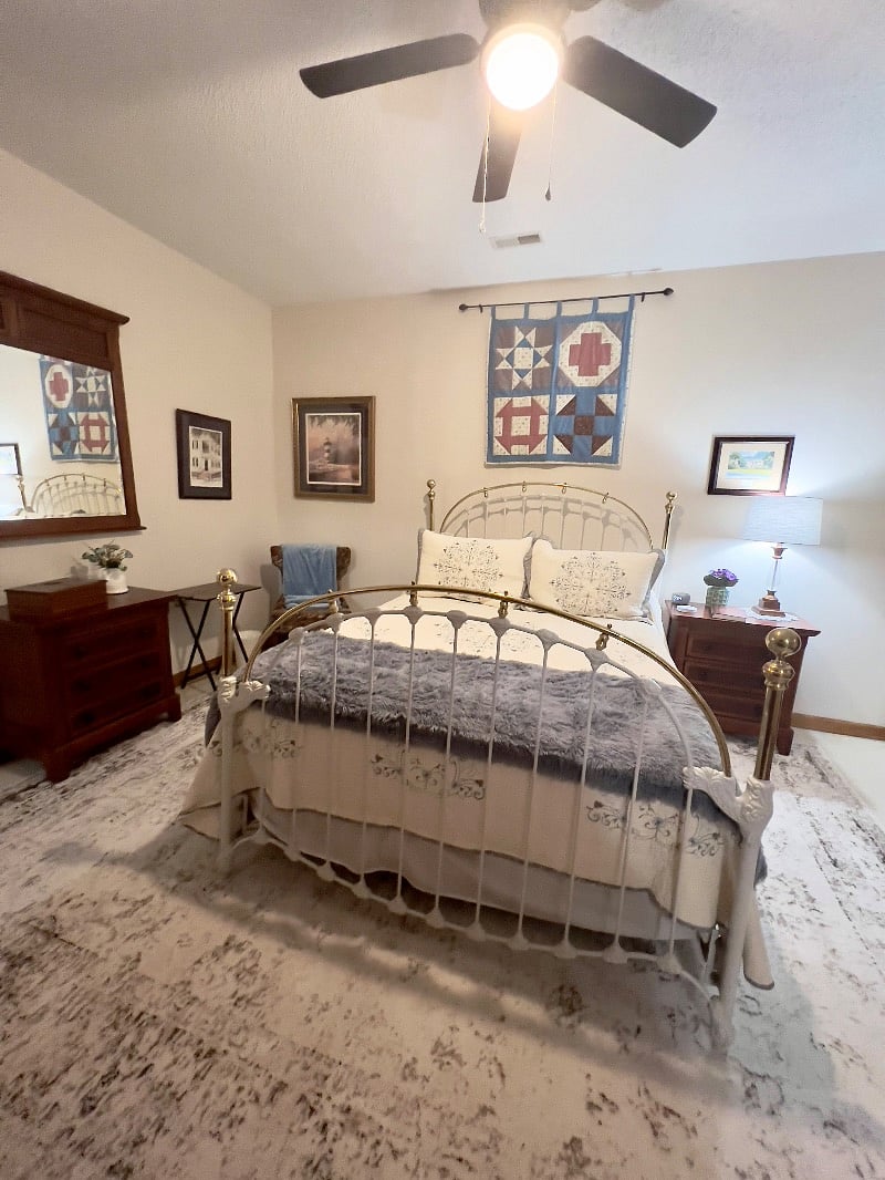 Low Country Room with a shared bathroom for $1000.00 per month.  