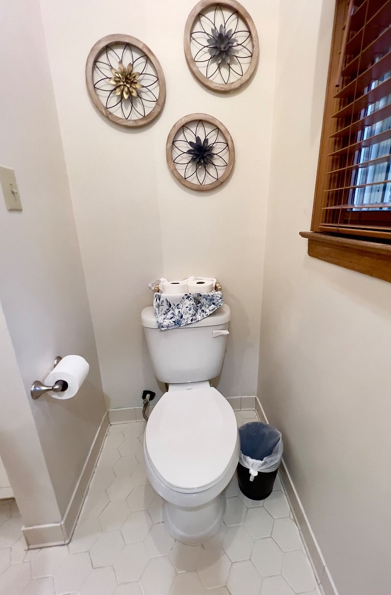 Charleston room private bathroom