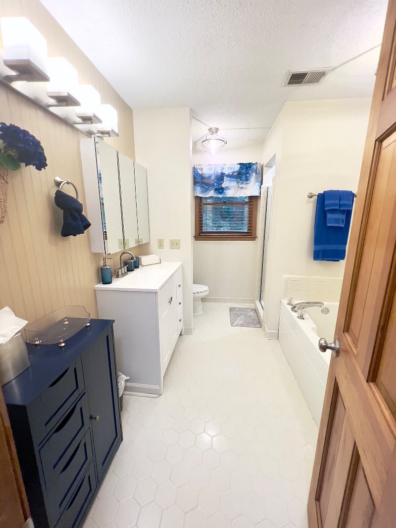 Charleston Room Private Bathroom