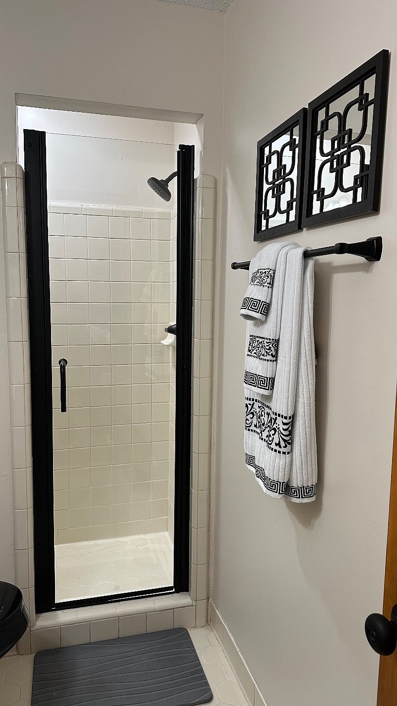 Upstairs Shared Bathroom