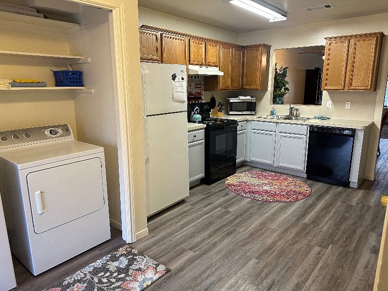 Furnished Finder property 600538_1 photo 9