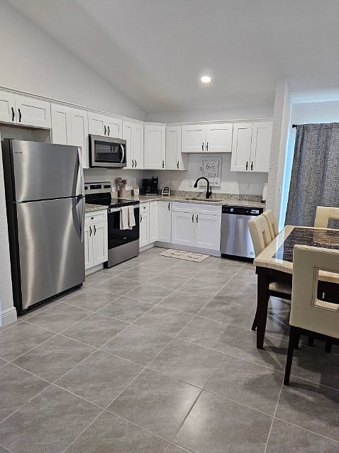 Furnished Finder property 600642_1 photo 8