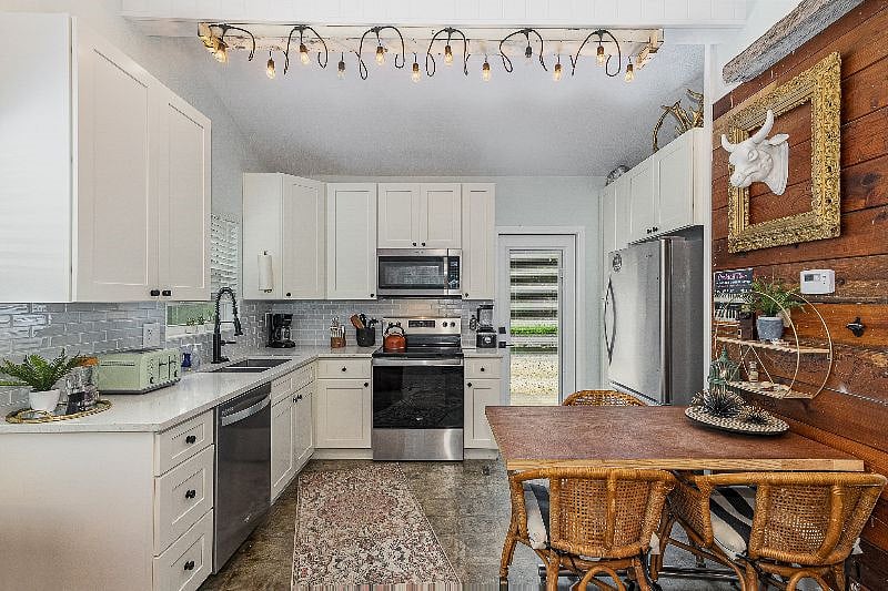 Furnished Finder property 600652_1 photo 13