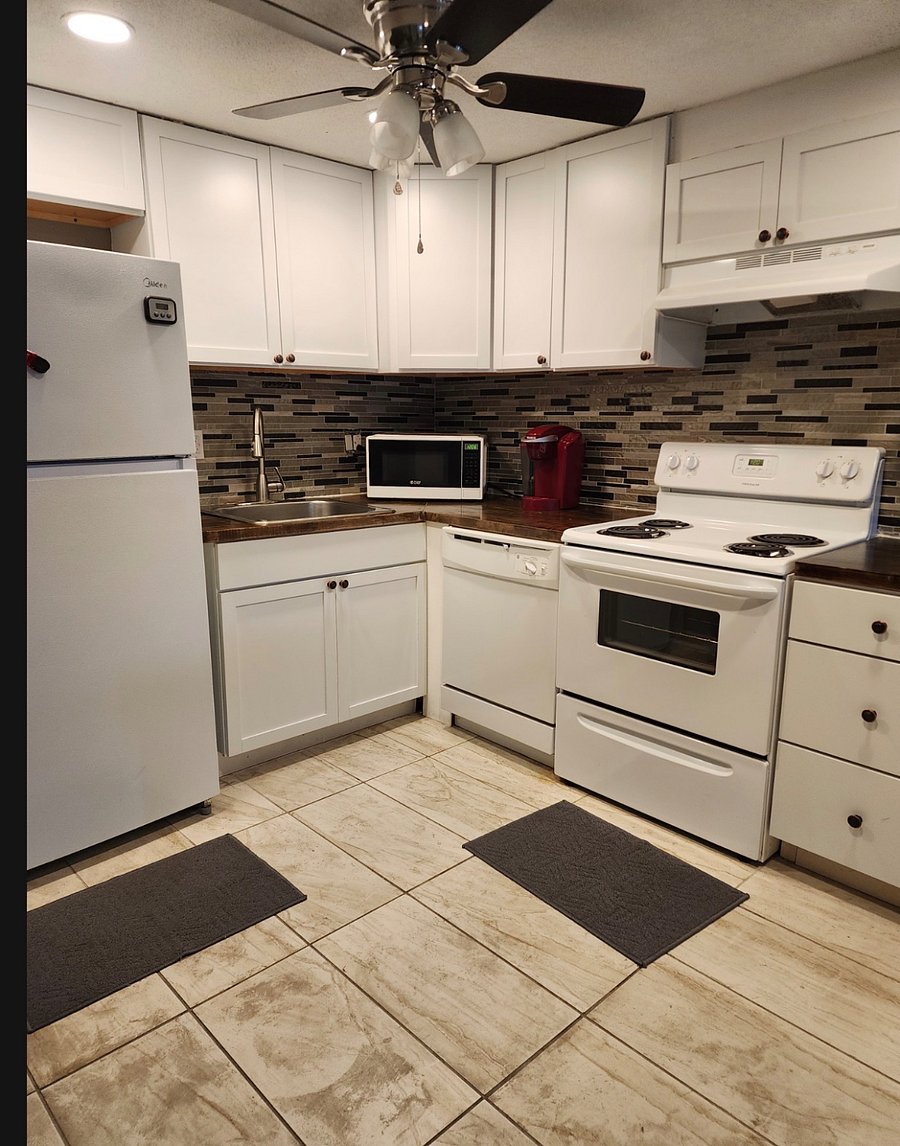 Furnished Finder property 600700_1 photo 3