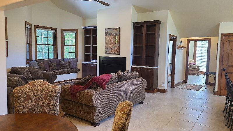 Furnished Finder property 600872_1 photo 7
