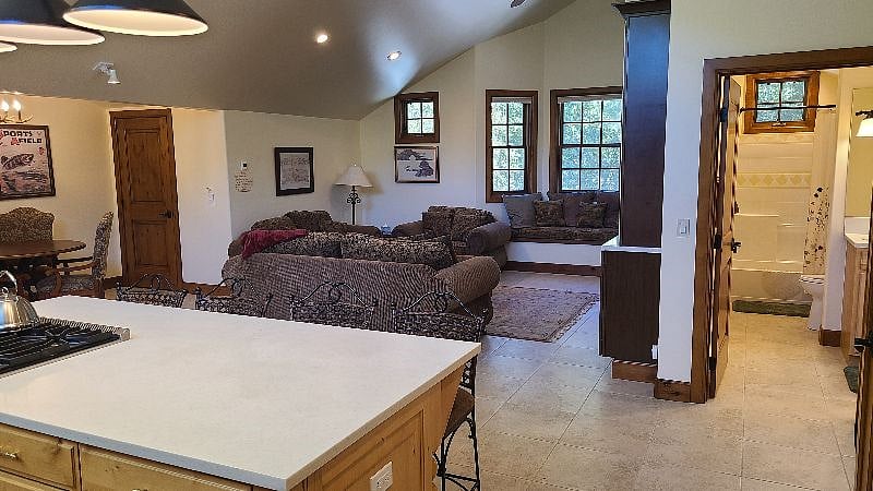Furnished Finder property 600872_1 photo 13