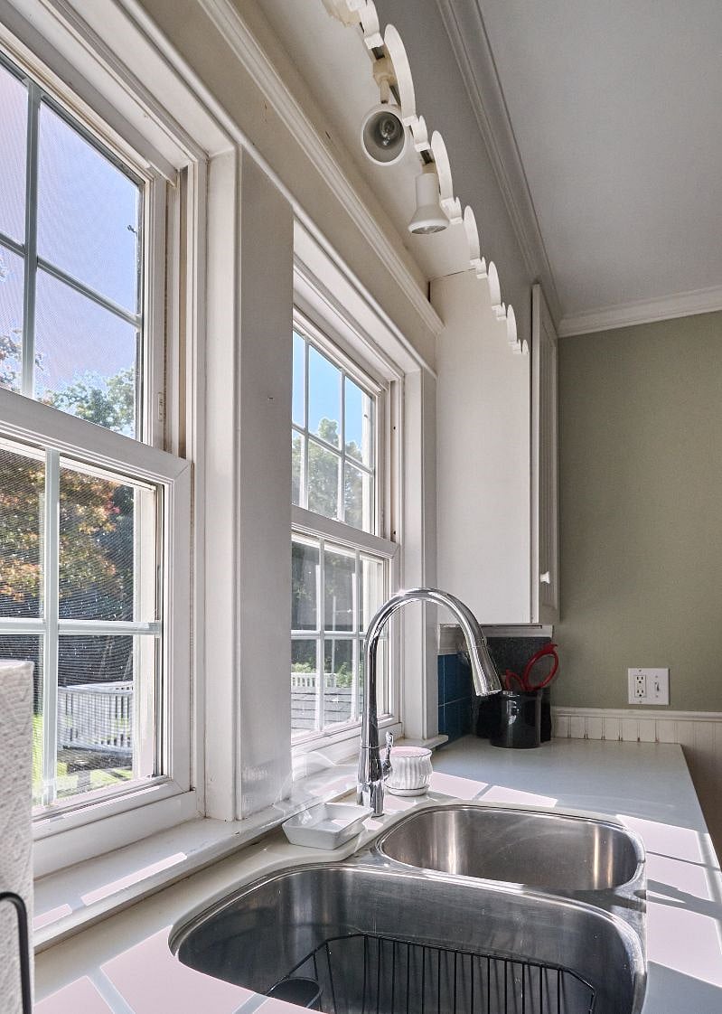 Kitchen - sunny and light