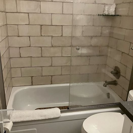 2nd bathroom has shower/tub